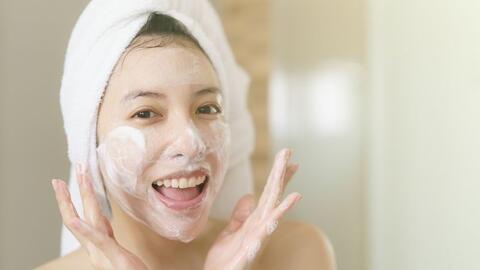 Cách chọn sữa rửa mặt cho da nhạy cảm