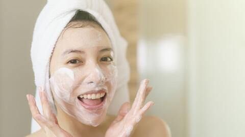 Cách chọn sữa rửa mặt cho da nhạy cảm