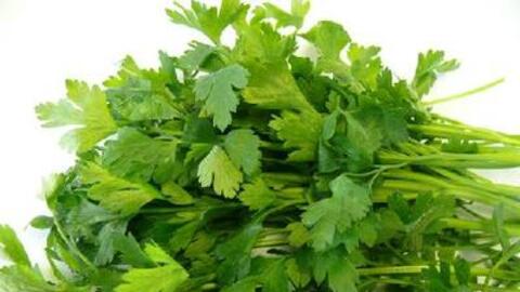 Cách chữa bệnh hay từ rau cần