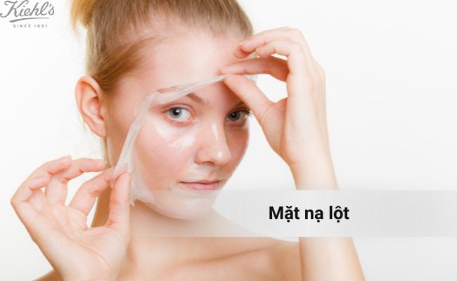 Mặt nạ lột có dạng gel hoặc kem, sau khi khô sẽ tạo thành màng mỏng